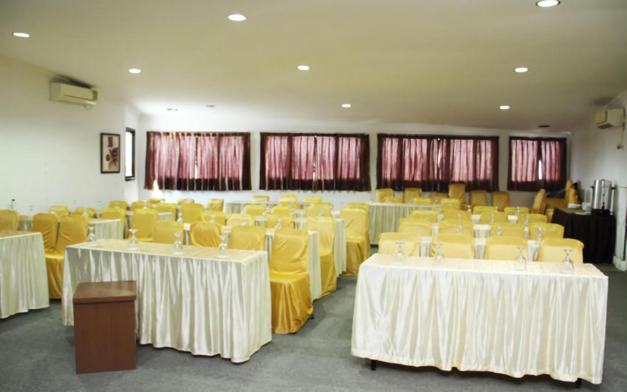Al-Badar Hotel Syariah Макасар Екстер'єр фото